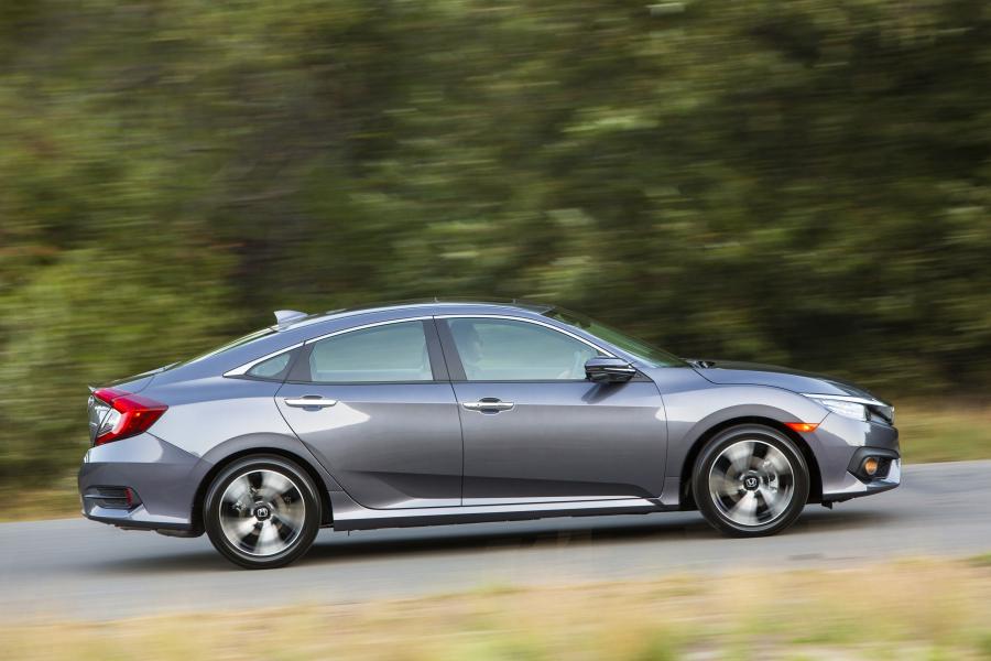  Honda Civic Touring Sedan (FC1) 2015 года  (NA) (фото 22 из 40)